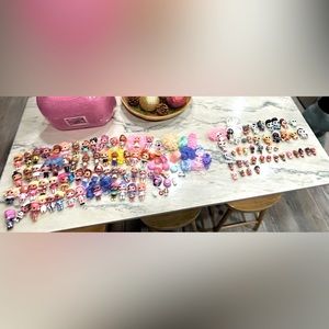 L.O.L dolls. There are 101 dolls. Comes with wigs, bags, and some accessories.
